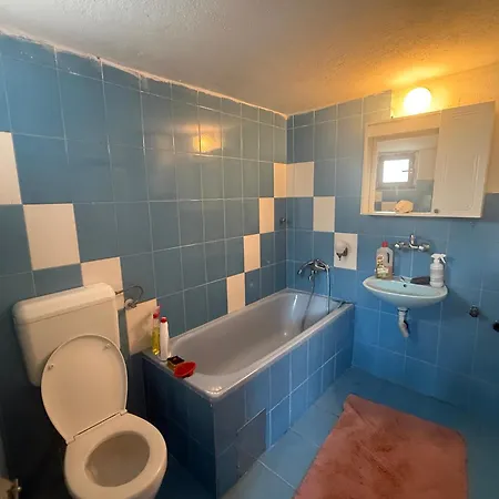 Entire Floor Of Hause Apartman *